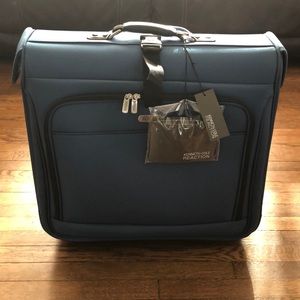 Kenneth Cole Reaction Wheeled Garment Bag New with TAGS